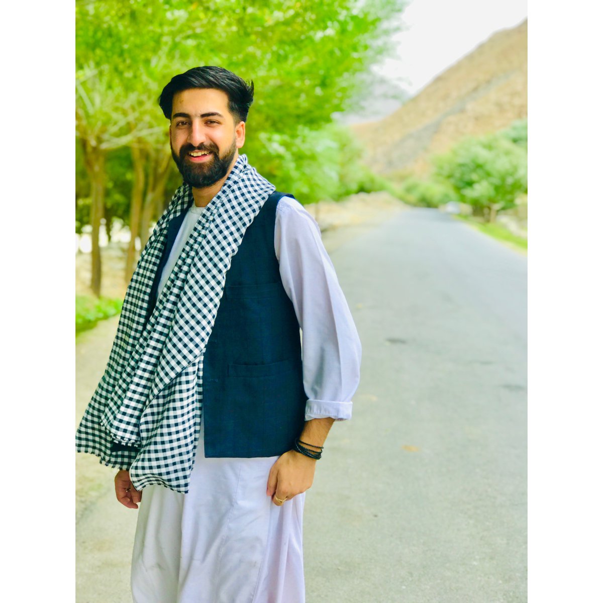 SAMI__SAIB's tweet photo. لبخند 😃 https://t.co/tdVKKth9gW