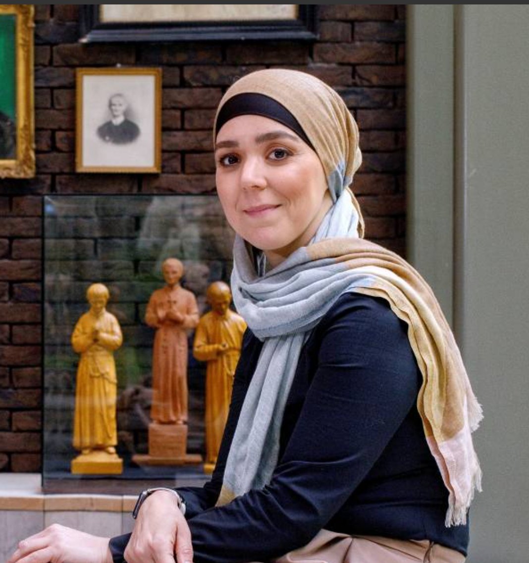 LituWillemijn's tweet image. Esmah Lahlah, tweede op de lijsr van GL/PvdA, zit in de club #muur, #hiddenhand #asabovesobelow