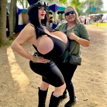 Had so much fun at Ren.   I love going to different events and meeting everyone. https://t.co/e1BPF2