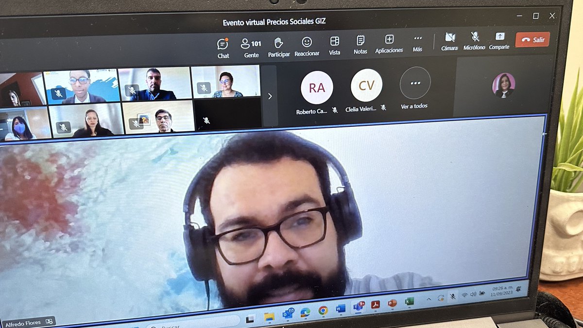 BuenaGobernanza's tweet photo. ✨¡Inauguramos el taller virtual: "Precios Sociales y Blindaje de Proyectos" en #atingi!  

Junto a Roberto Ramírez @rramirezhn, viceministro de Crédito e Inversión pública de @SEFINHN, @atingi_elearn y @PujaNoshadi, director de @BuenaGobernanza de @GIZ_gmbh. https://t.co/xViqig48qZ