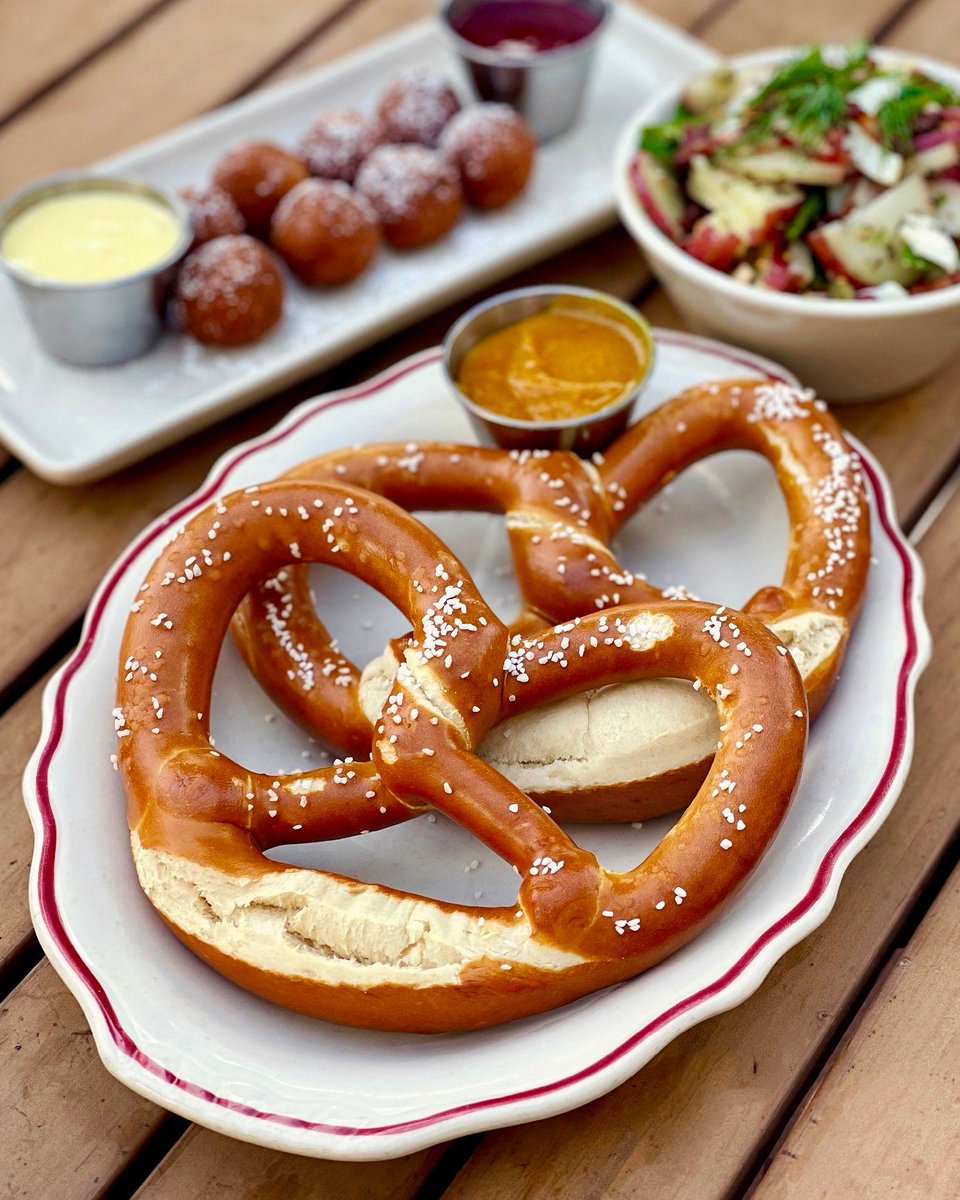 Fall Is Upon Us! And OKTOBERFEST at the Lexington is right around the corner. On Monday September 25th from 4-6PM our rooftop patio we will be featuring $6 Summit Oktoberfest Pints as well as a variety of Oktoberfest food favorites.🍻 PROST!