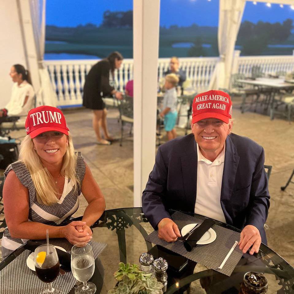 I’m honored to have Sunday evening dinner with my favorite President before landing in Washington today. @realDonaldTrump is an inspiration. He’s incredibly healthy, strong, active, extremely mentally sharp, and intelligent. Most of all, he loves America and so do I! 🇺🇸