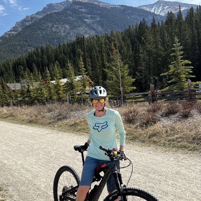 bike_flow's tweet photo. Another post to say thank you to our amazing staff helping us this season. Next up is Sam Griffiths. Sam has been helping with the Strong Beginner Guided Ride Clubs this season. She is based in Canmore, Alberta!

https://t.co/oV7dTJ0IaJ 

#canmore #bowvalley #alberta #yycbike https://t.co/ejUrSEDezM