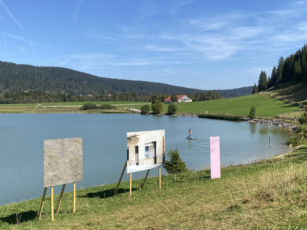 vmatthey's tweet photo. Exposition de photos Alt.+1000 au Lac des Taillères. A voir jusqu’au 18 septembre. #tourisme #paysdeneuchatel #photo @Jura3Lacs @Etat_Neuchatel @MySwitzerlandCH https://t.co/UFOjTPPeKw