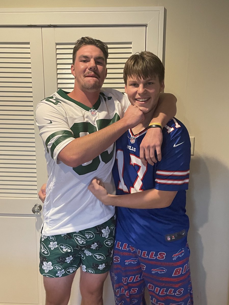 Rivalry night in the Riggs house tonight!!!