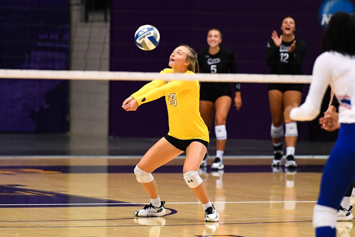 Take a look at some week 3⃣ stat leaders

<a href="/JadaDiVita/">Jada DiVita</a> - 39 Kills, 3.90 Kills/Set
<a href="/mersman_meg/">Meg Mersman</a> - 20 Kills, 9 Blocks
@delsmithhh - 35 Digs, 3.50 Digs/Set
<a href="/sophiahudepohl/">Sophia Hudepohl</a> - 101 Assists, 20 Digs

#IntoTheStorm ⛈️| #HornsUp 🤘