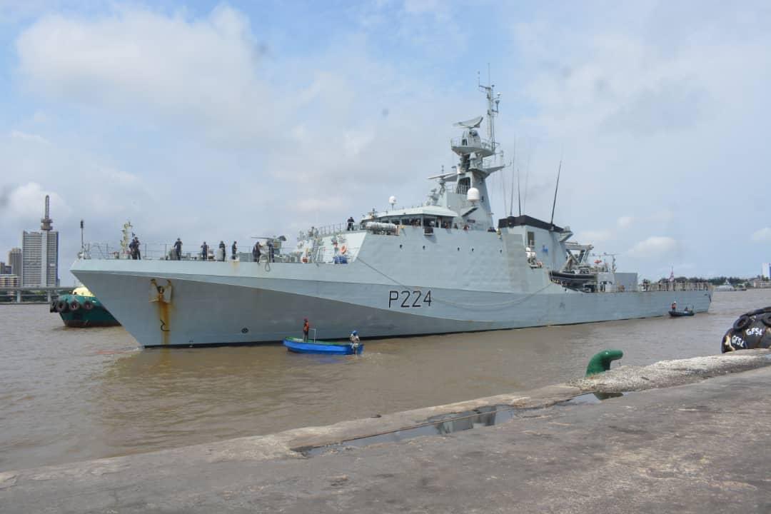 WarshipCam's tweet photo. HMS Trent (P224) River-class offshore patrol vessel coming into Lagos, Nigeria - September 10, 2023 #hmstrent #p224
SRC: FB- Nigerian Navy https://t.co/rKvkeqA4NA