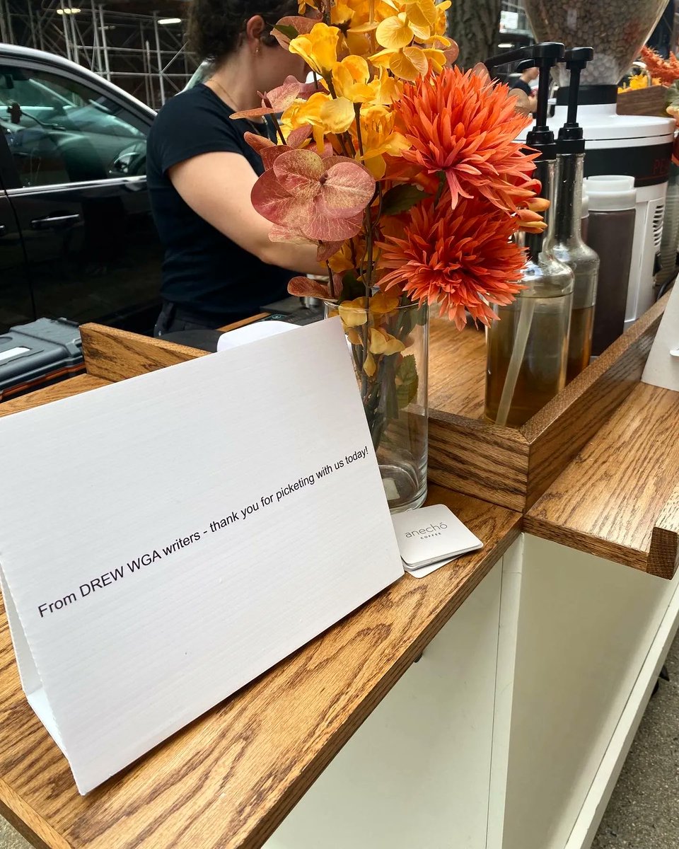 The Drew Barrymore Show's WGA writers, fans, and our union allies held the picket line for 8+ hours outside of CBS. #WGAstrike