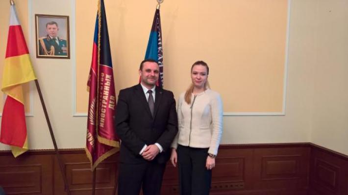 Gegen_die_AfD's tweet photo. @FoiaResearch @KreuzAcht Im Juli und September 2016 wurde Ochsenreiter zu "Beobachtungsmissionen"nach Donezk und Lugansk geschickt,wo er bestätigte,dass die Vorwahlen keine Bestimmungen des Minsker Abkommens verletzten. Mit ihm waren die AfD-Abgeordneten Thomas Rudy und Udo Stein. #byebyeAfD #AfD #NoAfD https://t.co/bRApcmQ2cP