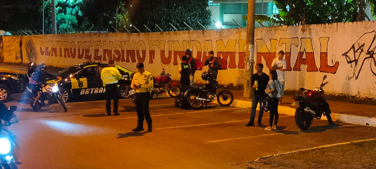 detrandfoficial's tweet image. 🚨 Feriadão teve 1,8 mil flagrantes de irregularidades no trânsito, nas ações de fiscalização do #DetranDF e da #PMDF.
⚠️ 224 - dirigir sob efeito de álcool
⚠️ 223 - falta do cinto de segurança
⚠️ 656 - estacionar de forma irregular
detran.df.gov.br/feriadao-teve-…