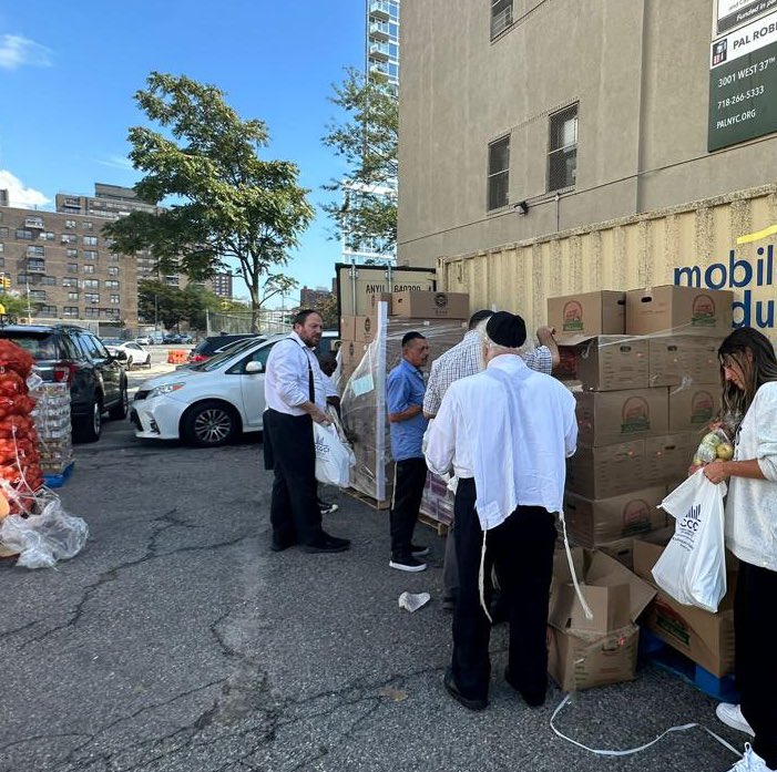 Thank you <a href="/JCCGCI/">JCCGCI</a> for the opportunity to participate in today’s Annual Rosh Hashana Food Distribution. Our Dayhab individuals had a great time volunteering by packing food for those in need! <a href="/RachelleDSauer/">Rachelle Deutsch-Sauer</a> <a href="/tovadc/">Tova Chatzinoff - Rosenfeld 🎗️</a>