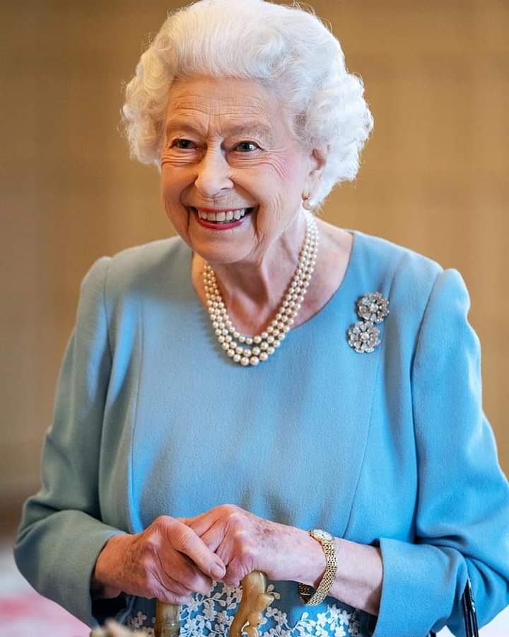 الكلام لاحد من قاده الجيش البريطاني كان  في عدن 
يقول بعد ان   شعرت الملكة الازبيت  باشتداد المرض  وأدركت بأنها راحله لاماحال..
فقامت بااستدعائي جلالة الملكة وامرتني .بسفر إلى عدن. من أجل .طلب السماح  من الناس هناك
وبالفعل سافرت
 إلى عدن.وعند عودتي إلى بريطانيا
ذهبت إلى المستشفى