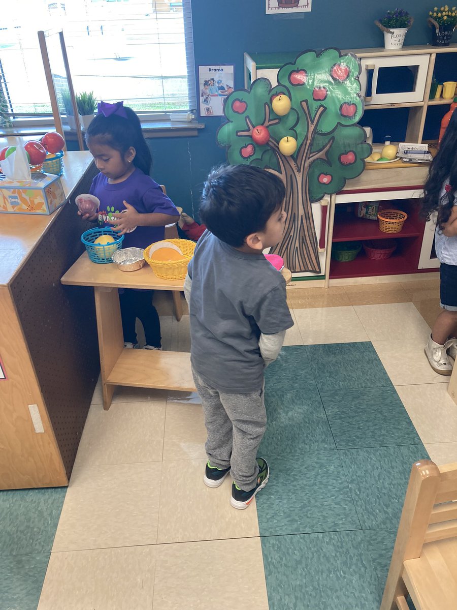 MrsRosa_class's tweet photo. Our new dramatic play area is up and running @BBS_Learns @SBISD @SbisdPreK https://t.co/8LZZ3TUVG4