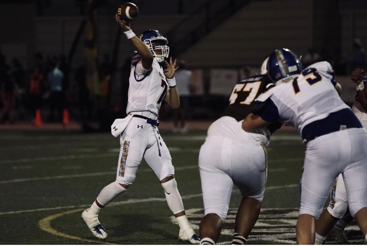 Kali_SaS_'s tweet photo. Central Coast Sections Best? Maealiuaki Smith from Northern California’s Junipero Serra in San Mateo CA is off to a stellar start his senior year…. The school that also produced Tom Brady… At 6’4  200lbs the gun slinger passed for 3791 yards and 43 tds his junior year…. https://t.co/TgAk9WRqF6