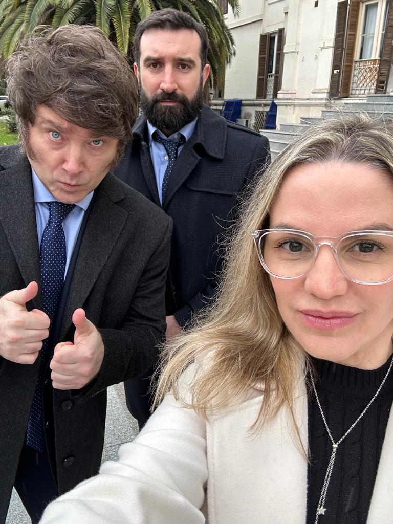 Descartando que <a href="/JMilei/">Javier Milei</a> va a ser presidente, tenemos que enfocar todo nuestro esfuerzo en lograr que <a href="/CarolinaPiparo/">Carolina Piparo</a> sea gobernadora...
En octubre boleta completa de <a href="/LLibertadAvanza/">La Libertad Avanza</a>