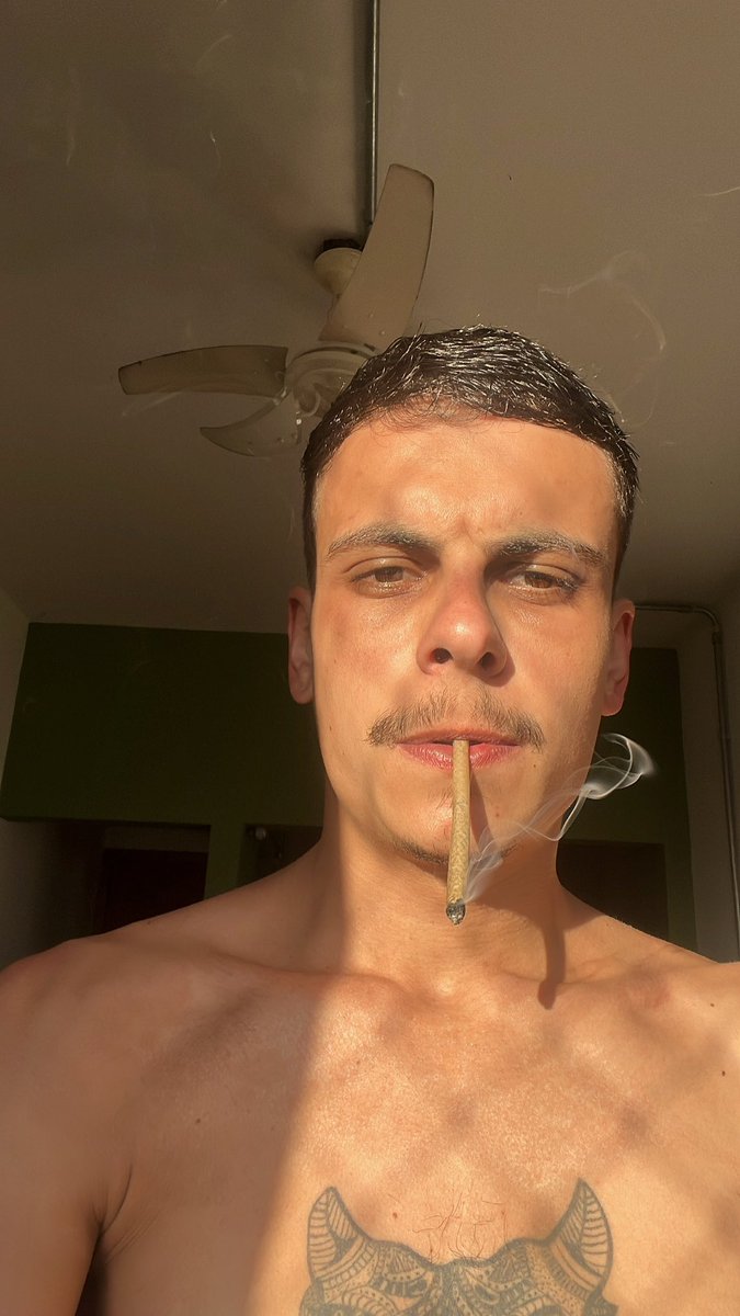 escroutinho's tweet photo. Assim no solzão do rio https://t.co/nqdtJPx0N6