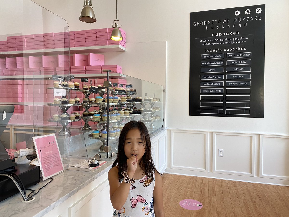 Dating with my lovely daughter in the early evening, Monday—a time to chat over cup cakes and hot chocolate! The Georgetown ones in Buckhead (Atlanta), Georgia.