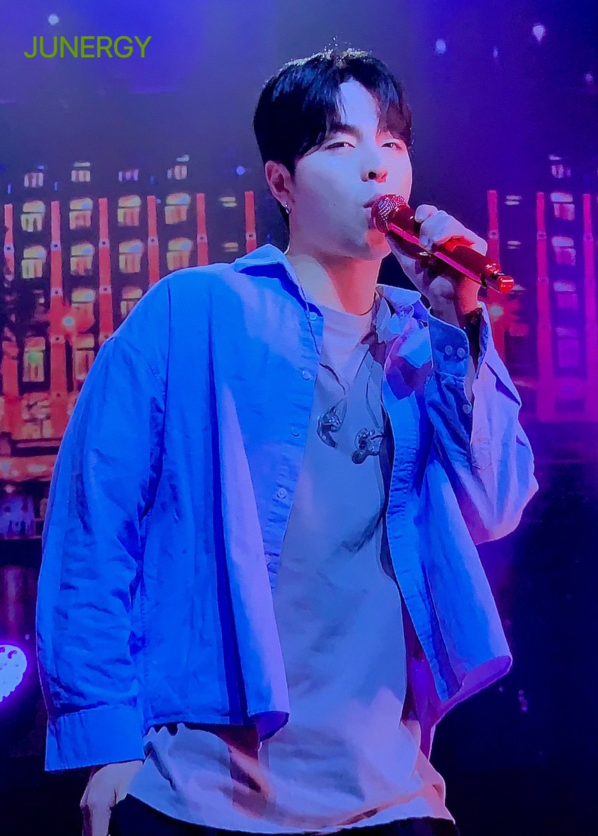 JUNERGY970331's tweet photo. 230911 2023 iKON World Tour TAKE OFF concert Sound Check in Dallas

#준회 #주내 #구준회 #JUNHOE #JUNE #KOOJUNHOE #ジュネ https://t.co/CKaLE8u6wM