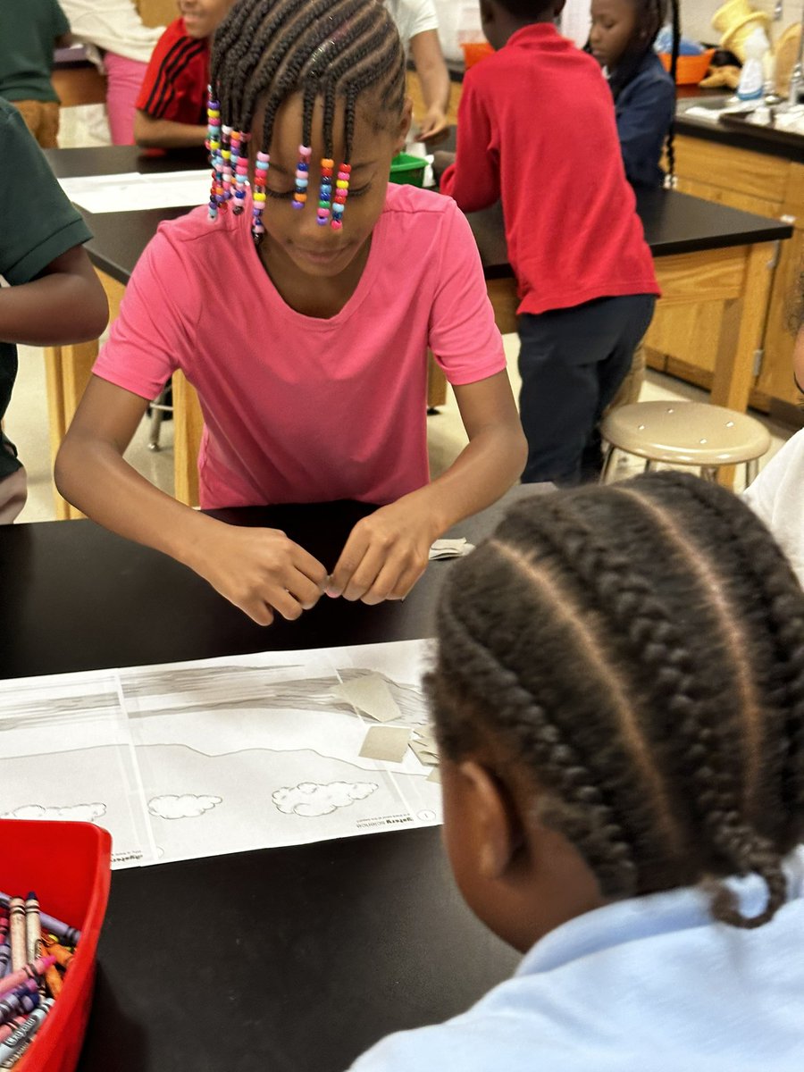 BoydSTEAMLab's tweet photo. 2nd grade saw how rocks can be broken down and end up as sand on a beach.
#PrincipalK_APS #APSBoydES #BoydisSTEAMingHOT🔥 #STEAMingCooper #AP_Fagan https://t.co/cInxmC3B4P