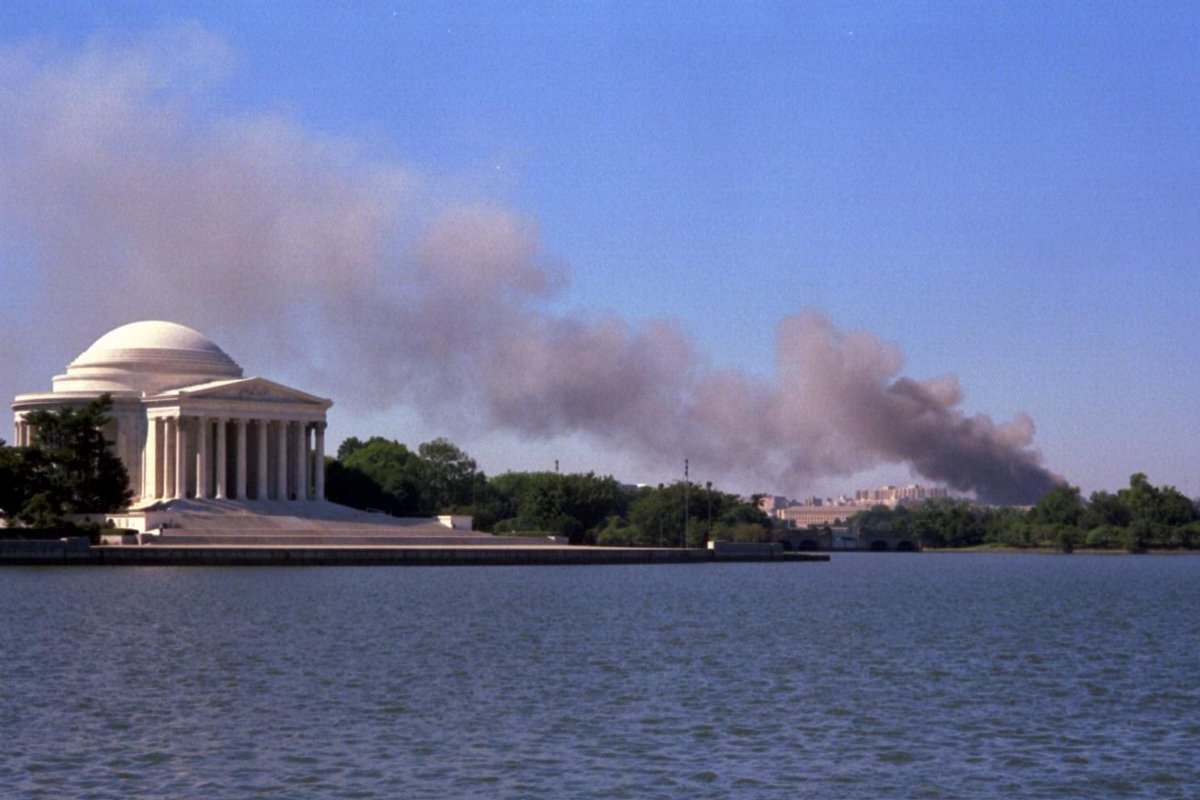 DCFDKelleher's tweet photo. The @dcfireems Training Division’s No. 34 and No. 35 Engine on the scene at the Pentagon on #September11th2001. Photos courtesy of AJ Illenotna. #DCFD #DCFDHistory https://t.co/dAmz6oVxnf