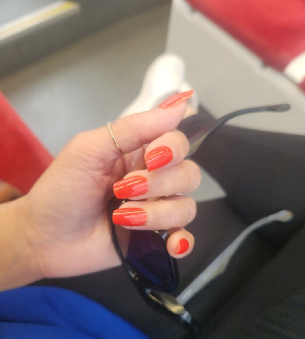 #PressOns yay!! 💅 

#girlstuff #nails #rednails #red #fakenails #firsttime