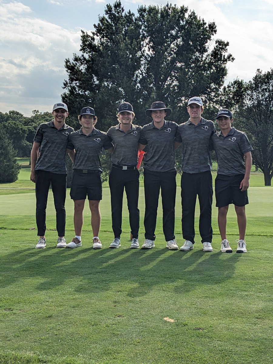 Rams varsity battles some early adversity and come back to win the 18-team Turk Bowman Invite at <a href="/theVeenk/">Veenker Golf Course</a> by 10 strokes! Estell 73, Van Erem 74, Patterson 75, and Wahman 77 count to the team total of 299. #SEPGolf