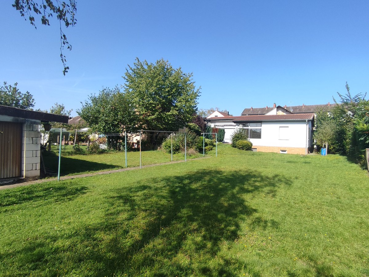 Liebe Familien und Freunde, die ein Haus/Projekt in dem Einzugsbereich von FFM suchen. 
Haus mit Grundstück in Ruhiger Lage zu verkaufen 419.000€
Es sind Ca 90m² WF und ca 820m² Grundstück
Das Haus ist ein frei stehender Bungalow mit Keller und Garage.
Gerne RT und Infos via DM