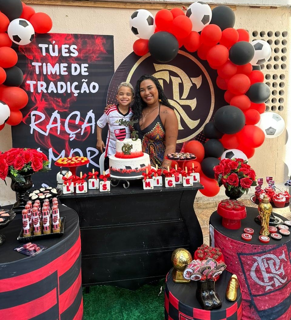 DessaMello021's tweet photo. 5 anos do amor da minha vida! ❤🖤 https://t.co/rDYKXRo4S4