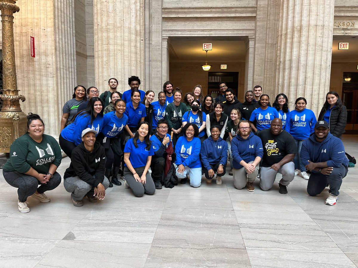 CollPossibleCHI's tweet photo. On this #911Day College Possible Chicago joined @ServeIllinois to honor the lives of those we lost on September 11. Our staff and @AmeriCorps members teamed up with hundreds of volunteers from across the city to pack meals for local food banks. #AmeriCorps #Volunteer #Service https://t.co/SpEGKdenTb