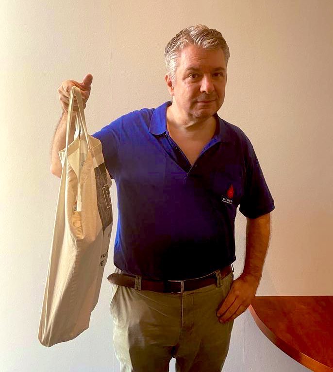 carolynatkins14's tweet photo. @BBCFrontRow @BBCRadio4 has an exclusive look at some of the treasures confirmed as missing by @britishmuseum Join @SamiraAhmedUK as whistleblower Dr Ittai Gradel reveals how he found the antiquities in this bag👇And in a tantalising twist, might he have more?Prod by grt @LivSki https://t.co/bXimW841wU