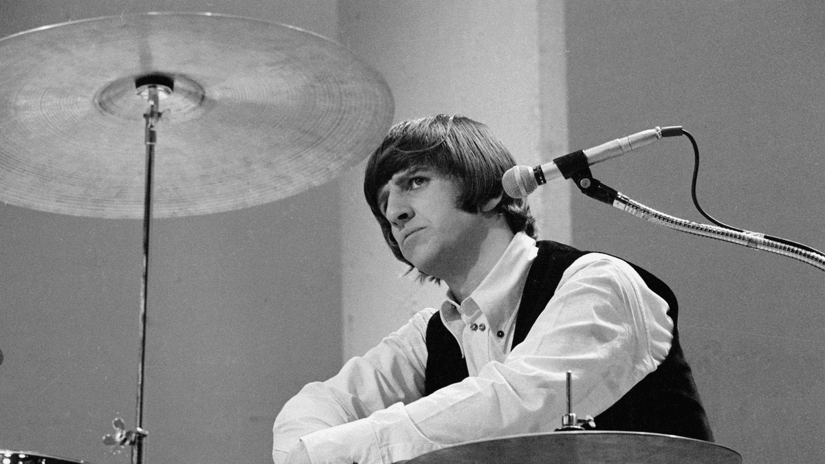 yellowsubnet's tweet image. Plongez dans l'histoire tumultueuse des #Beatles avec Ringo Starr pendant les sessions "Get Back".  yellow-sub.net/lactu/636641-g… 🎙️🥁 #Rock60s #GetBackSessions #RingoStarr #YellowSubnet