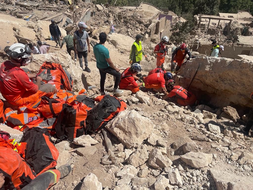 FCDOGovUK's tweet photo. British search and rescue experts from @UK_ISAR_TEAM are on the ground in Morocco supporting the earthquake response. 

The teams have been treating injured people and searching for survivors in collapsed buildings in affected areas in the High Atlas. https://t.co/A4dxu2YrQo