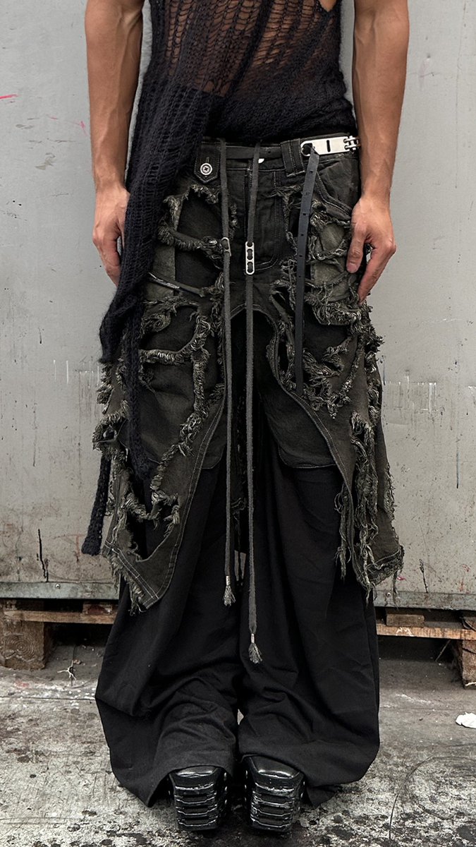 shineluxxx's tweet photo. “IRINE” layered distressed flared Skort .

SEPT 15th . 

DØL ! . https://t.co/3Il3WBLIrc