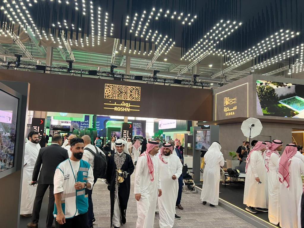 eng_jazu's tweet photo. #جامعة_جازان ممثلةً بـ #كلية_الهندسة تشارك في معرض #سيتي_سكيب_العالمي المقام في العاصمة الرياض بحضور سعادة وكيل الكلية للشؤون الأكاديمية و سعادة رئيس قسم الهندسة المدنية و سعادة رئيس قسم الهندسة المعمارية…

@JazanUniversity https://t.co/vNJjX7sT9q