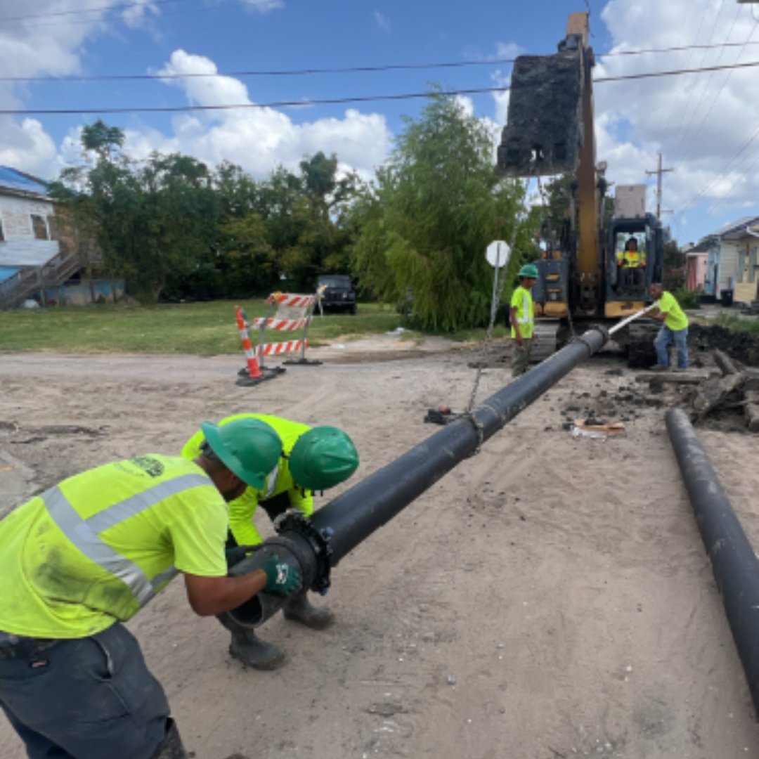 ose_nola's tweet photo. π§π§Crews work to install a new water line on the 1300 block of Marigny St. as part of the $18.5M St. Roch Drainage Upgrades project.
#nolaprogress #roadworknola #nolalife
@CityOfNOLA @SWBNewOrleans #CommandConstruction https://t.co/38ySQt7GGf