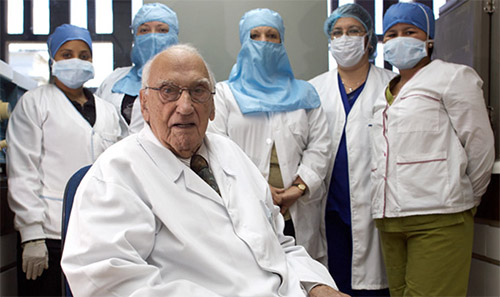 HaimanVZLA's tweet photo. El doctor #Convit vivió entregado al servicio social, convencido de que "los sentimientos de amor hacia el ser humano estimulan la vocación de servicio, que es un profundo amor a la vida” (2/4)
#11Sep
#NuestroGentilicio https://t.co/agmXBIgwh8