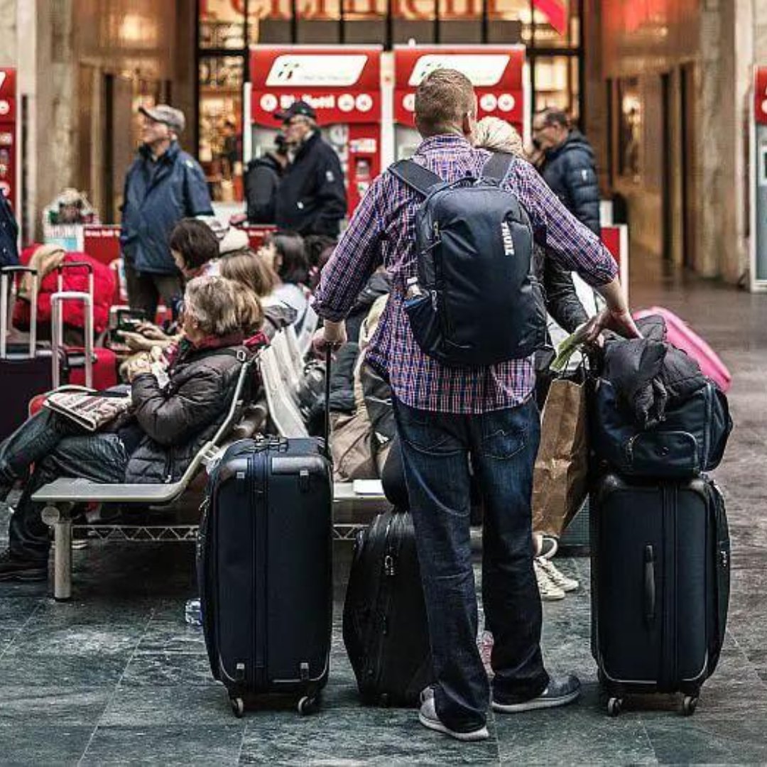 Don't carry past baggage, learn lessons instead. Become wiser and more open, not bitter and closed off. Remember, the lesson is never that all people are the same. Each person you meet is a new opportunity to form a unique connection. #LetGo #MoveForward #PersonalGrowth