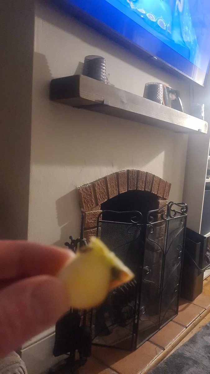 danthfc99's tweet photo. @sainsburys bought a pack of the pink lady apple slices, nearly every slice has the core and seeds attached. I know I could cut off myself but got these for ease. https://t.co/vDJXCpvwp4