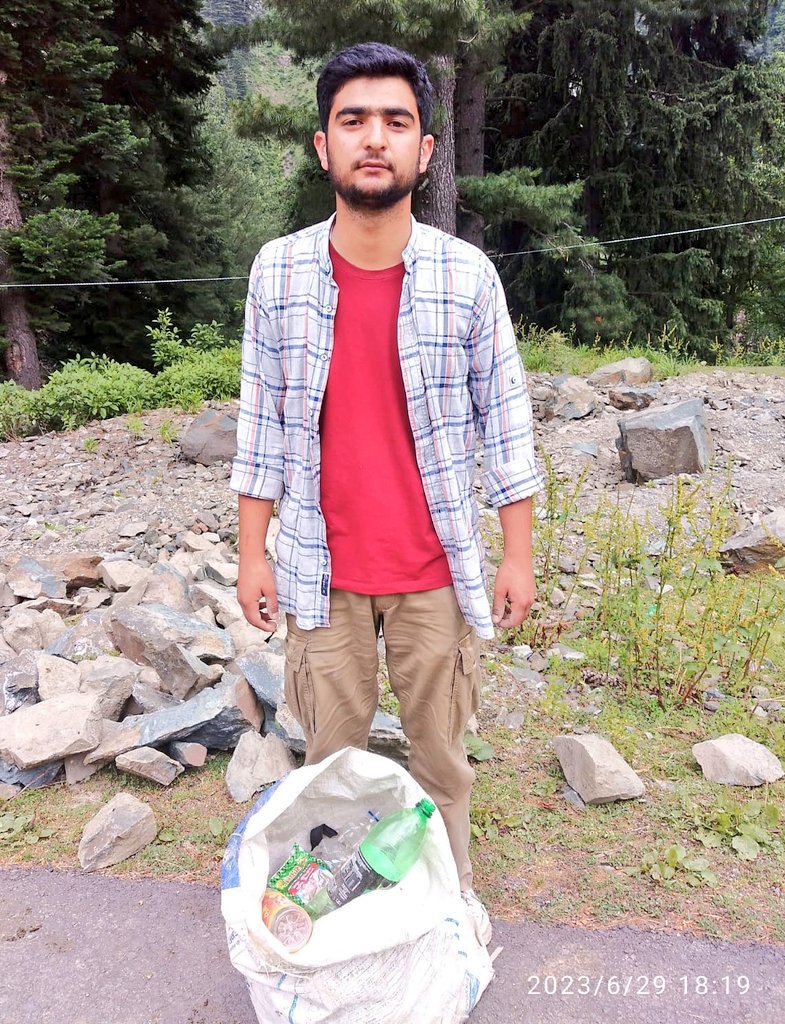 liveforothers15's tweet photo. •||• Environmental Cleanliness begins with each individual desire to be clean 🌱.
Here are some glimpse from Kashmir team LFO-BHF •||•
Supported by @tallajewellers
#clean #cleanenvironment #care #cleaneverything #cleanindia #environment #gogreen #plantbased #plantatree https://t.co/nzuUo9uH5Y