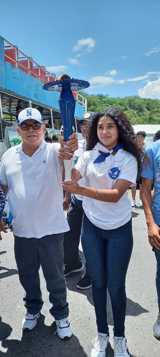 #Ahora autoridades del MINED Sébaco entrega antorcha de la Libertad a Delegado municipal de Matagalpa Prof. Pravia.
#PatriaBenditaYLibre 
#AMORANICARAGUA