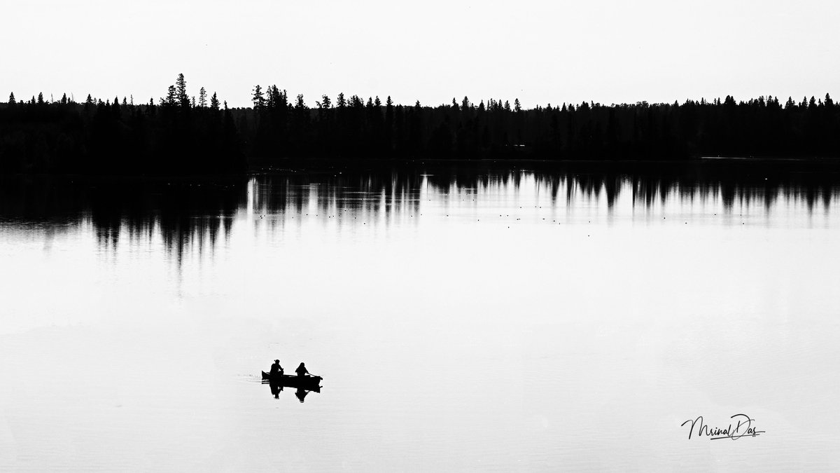 Boating in Asotin. #astotinlake #astotinlakeelkislandnationalpark #elkislandnationalpark #lake #boating #albertaoutdoors #landscape #landscapephotography #nikoncreator #nikonphotographer #nikonz6ii #alberta #canada