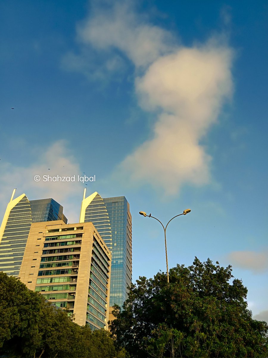 W_O_C_NFT's tweet image. Harbour Front 
#executivetower #bankislami #harbourfront #clifton #clouds