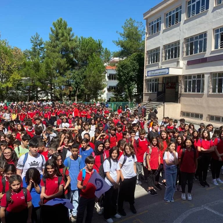 2023/2024 Eğitim Öğretim Yılı Peyami Safa Ortaokulu öğrencilerine, öğretmenlerine ve velilerine hayırlı olmasını dileriz.
<a href="/BayrakciKaan/">Kaan BAYRAKÇI</a> 
<a href="/bursailmem16/">Bursa İl Millî Eğitim Müdürlüğü</a> 
<a href="/yildirimilcemem/">Bursa Yıldırım İlçe Milli Eğitim Müdürlüğü</a> 
<a href="/PeyamiSafaPDR/">Peyami Safa Ortaokulu Rehberlik Servisi</a>