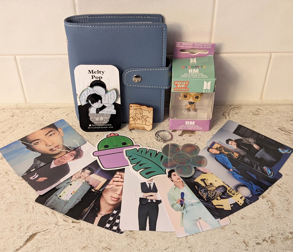 🎁 Namjoon Birthday Week Giveaway "Track 1" 🎁

winner will receive mini photocard binder, unofficial photocards, stickers, funko pop keychain, RM ring and two pins

⚠️ 24 hour giveaway - closes 9/12 @ 12pm PST
🎁 1 winner
🌏 open worldwide
♥️ like/rt to enter