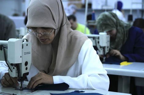 Inditex de Amancio Ortega dona 3M€ a Marruecos por el terremoto. Es la misma empresa que tiene 348 fábricas en Marruecos con costureras trabajando por 300 euros al mes.