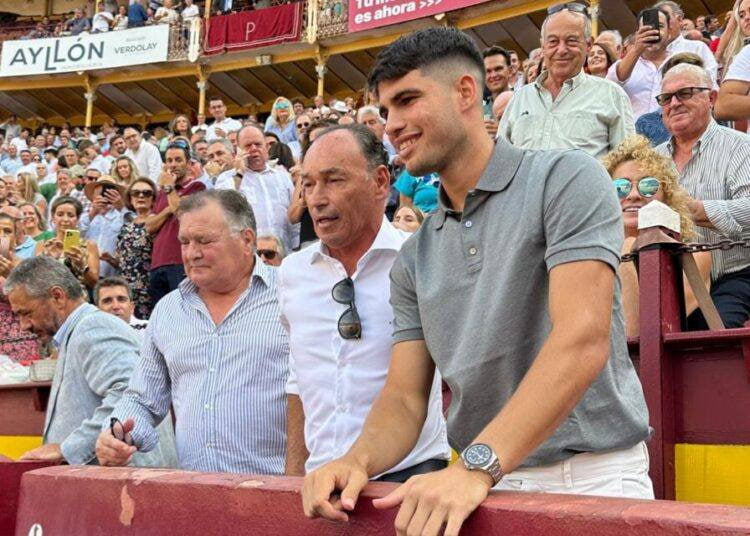 Las pelotas de tenis no sufren, los toros, sí. @carlosalcaraz