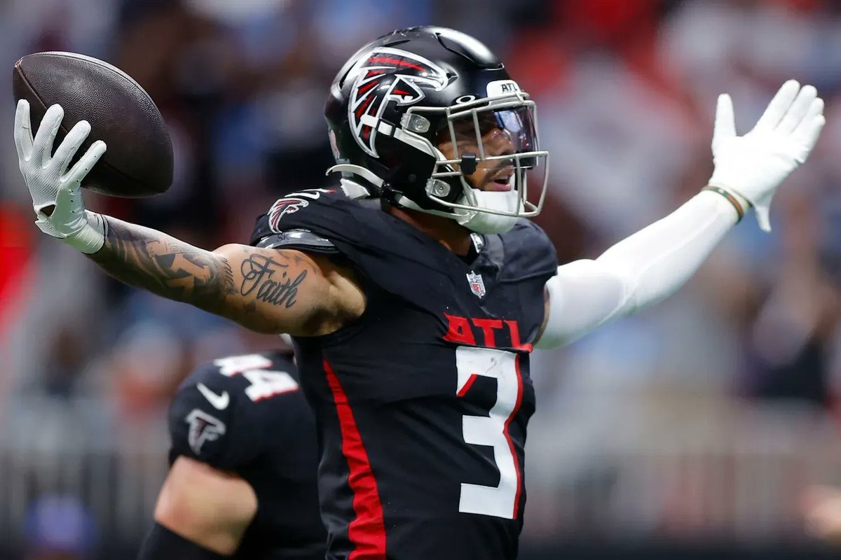NFL_Stats's tweet photo. Jessie Bates’ week 1 stats:

• 10 tackles
• 2 INTs
• 2 passes defended
• 1 forced fumble 

#Falcons https://t.co/eWSw36bZ3o