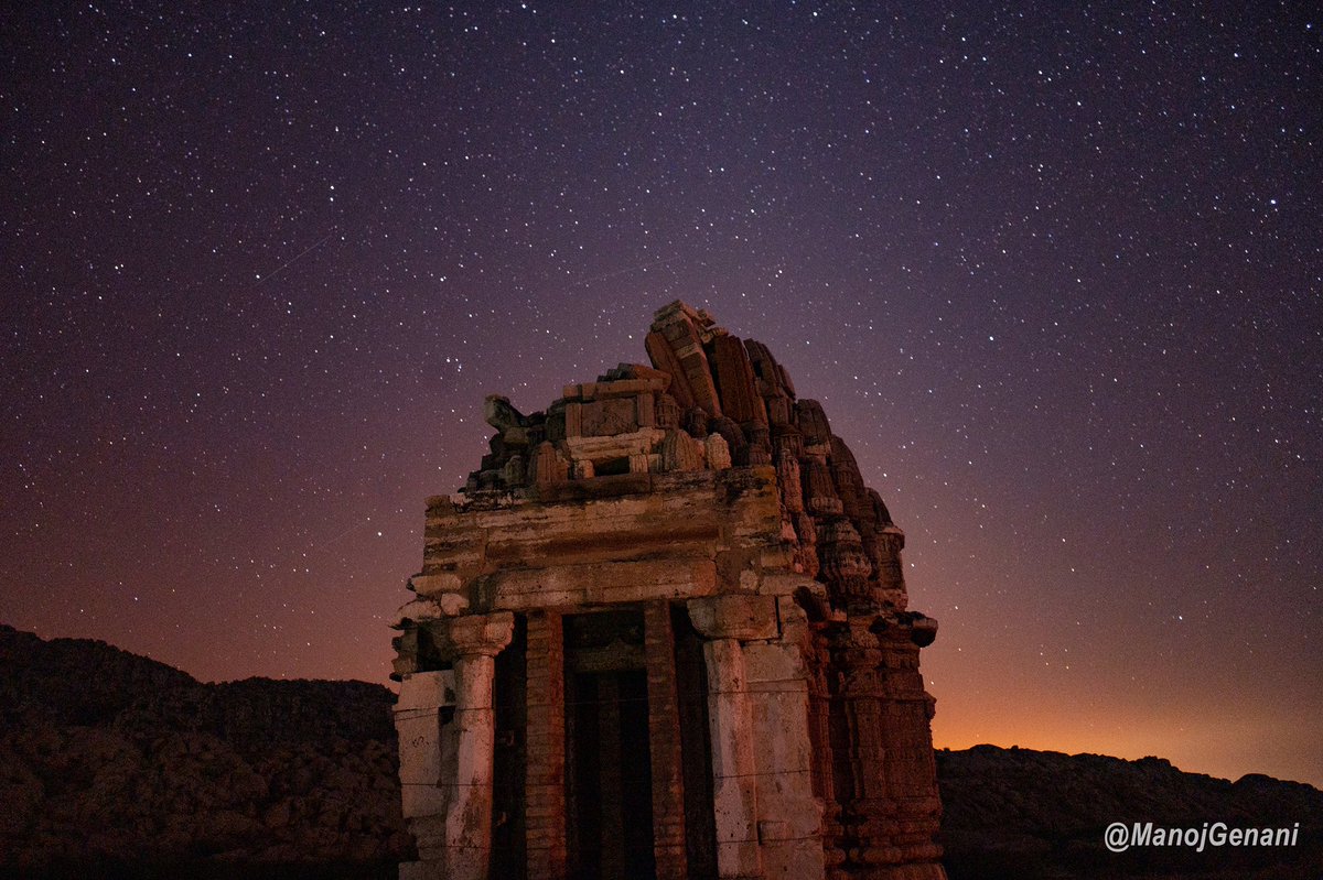 @tapujaveri A jain temple stands in tranquil beauty, a testament to ancient wisdom and the vast expanse of the night sky. Location: 📷Poni Jain Temple, Nagarparkar, District Tharparkar, Sindh, Pakistan. #nightsky #ancient #archeologicalsite #jain #jaintemple #manojgenaniphotos