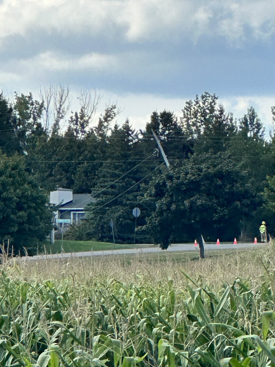 John17396108's tweet photo. @MIHomeYGK @NomNomTyme Rumour has it a transport hit a guid wire for the hydro pole at cr9 and Sherman’s point rd https://t.co/ZUOVsKjEdY