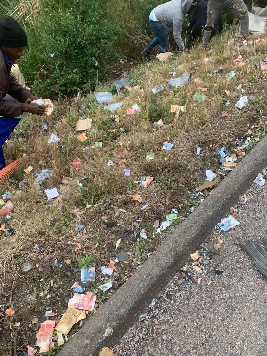 Photos from a CIT Robbery on N6 near our house in Stutterheim. Lawlessness prevails in beautiful South Africa 😞😞